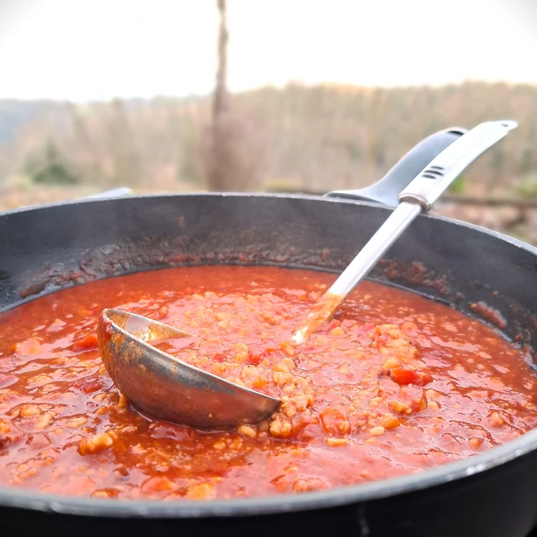 Pasta-Sauce mit Tempeh und Tomaten
