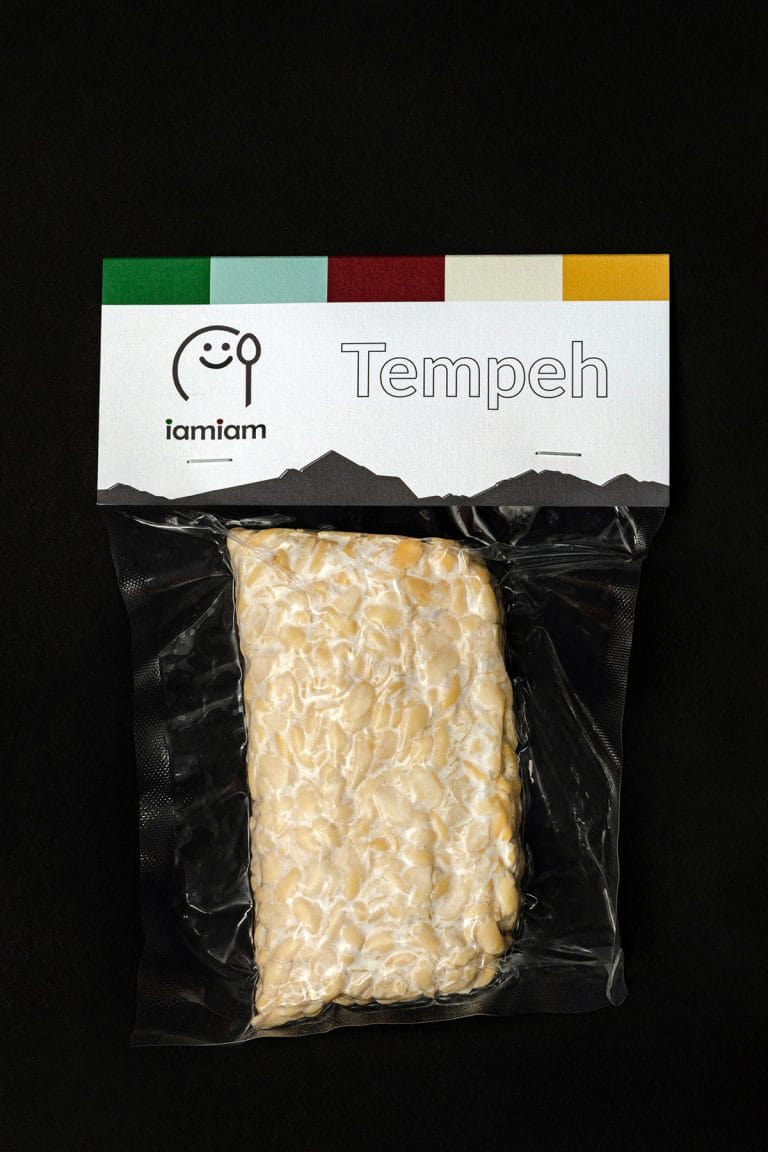 Tempeh in Vakuumbeutel mit Etikette